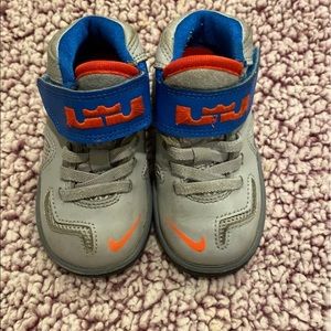 Baby boys NIKE Velcro shoes
